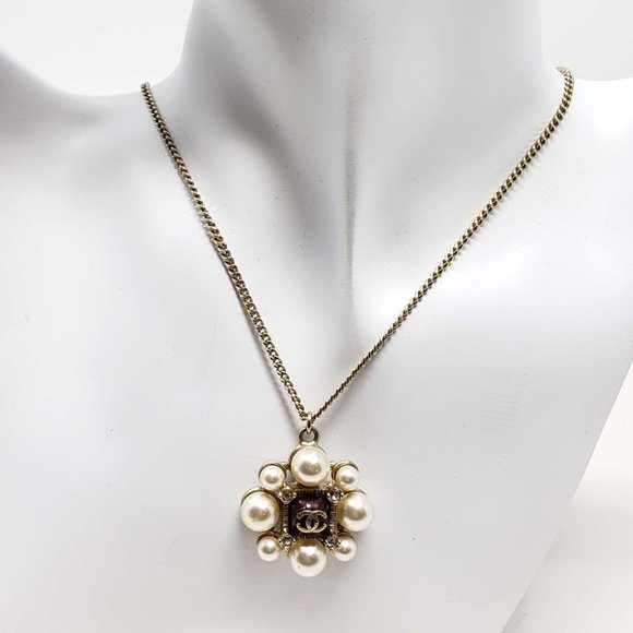 100% Authentic Chanel Necklace with Pearl & Stone - Picture 2 of 11